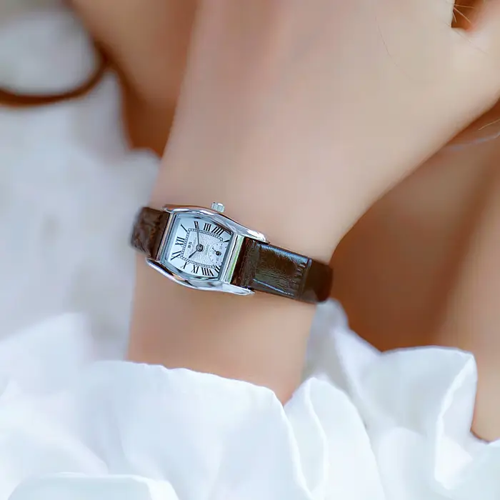 Montre à quartz avec bracelet en cuir pour femme