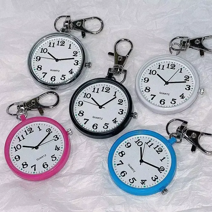 Nouvelle montre de poche à quartz mignonne et compacte avec porte-clés