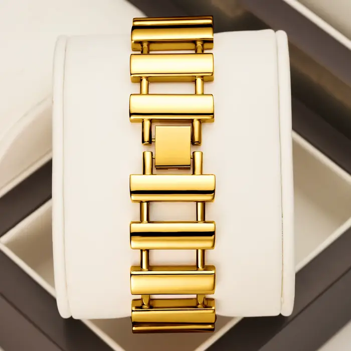 Montre pour femme de la marque YaLaLuSi : Cadran carré tendance