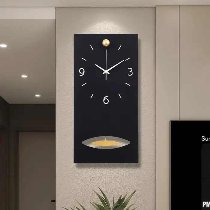 Longue horloge murale silencieuse en métal