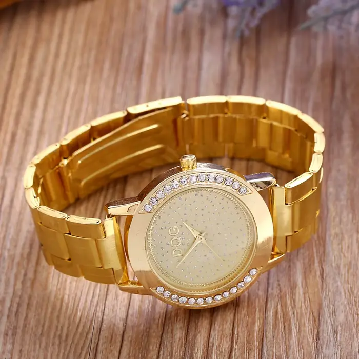 Montre en acier inoxydable pour femmes élégante et décontractée à Quartz avec bracelet en alliage pour toutes les occasions spéciales