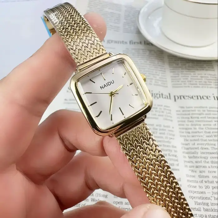 Montre élégante et moderne pour femme avec mouvement quartz et boîtier carré occasions spéciales