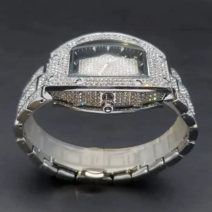 Montre Tonneau de Luxe en Argent pour Homme