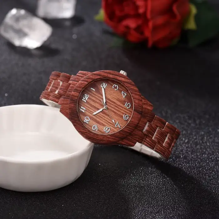 Montre en bois et cuir pour femmes