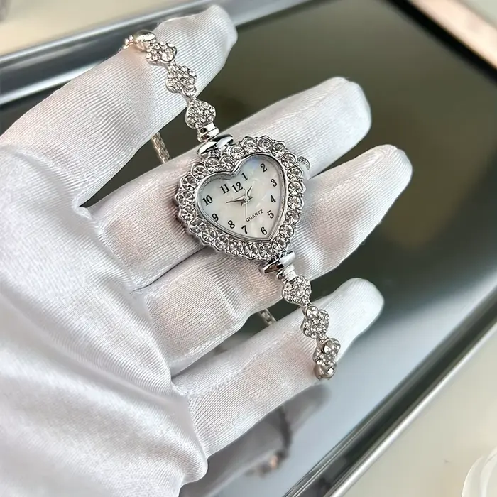 Montre femme coeur strass avec cadran étincelant et bracelet en alliage doré - Montre-bracelet à quartz compacte pour une élégance quotidienne