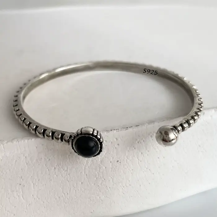 Bracelet en argent 925 avec perles noires et pendentif ours mignon pour femmes bijou de fête vintage original à offrir