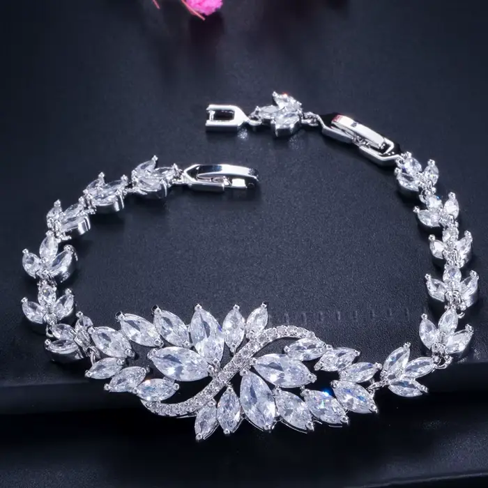 Bracelet de luxe en zircone bleue brillante pour femmes