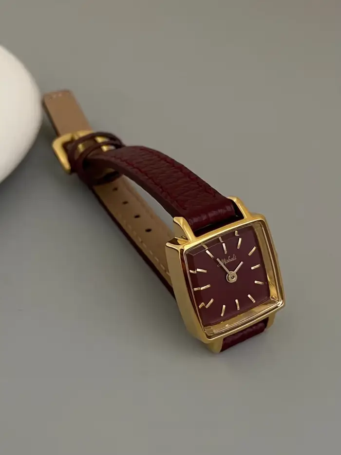 Montre à Quartz rouge de luxe pour femmes, rétro, aiguilles dorées, horloge exquise, cadeau pour fem