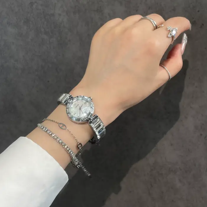 Montre de luxe ronde et légère pour femmes
