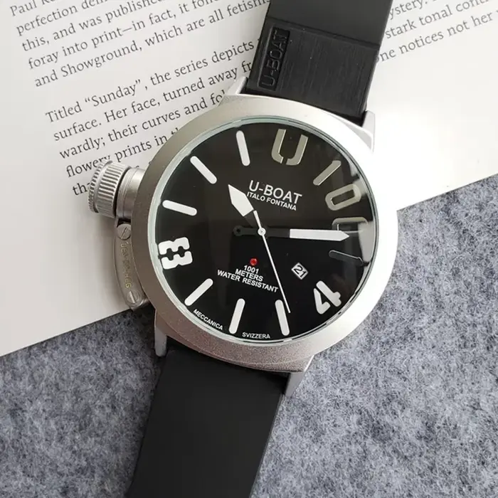 Montre U-BOAT multifonctionnelle élégante pour hommes design moderne et robuste pour mode affaires et sport