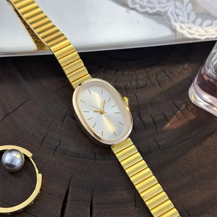 Nouvelle montre à Quartz elliptique de mode rétro dorée dames bracelet en acier montre en or montre 