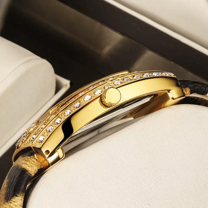 Montre à quartz rétro pour femme de la marque YaLaLuSi