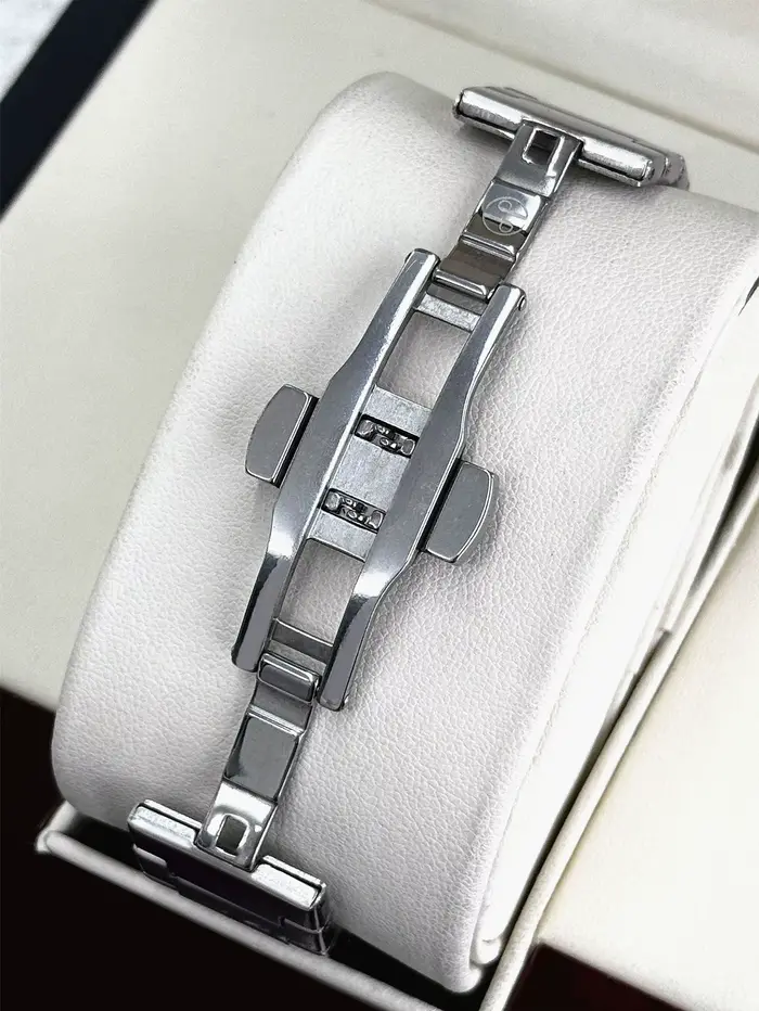 Montre de couple en acier inoxydable avec cadran vert dégradé, boucle papillon, double calendrier et résistance à l'eau pour femmes et hommes, idéale pour les occasions spéciales et le quotidien