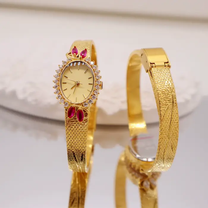 2025 montre pour femme diamant luxe élégant couronne cadran or