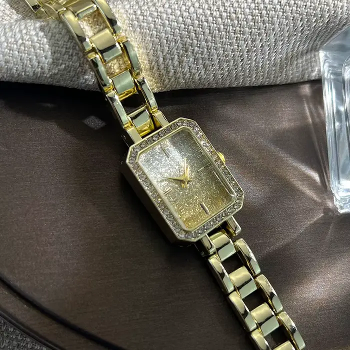 Montres élégantes en cristal de luxe pour femmes