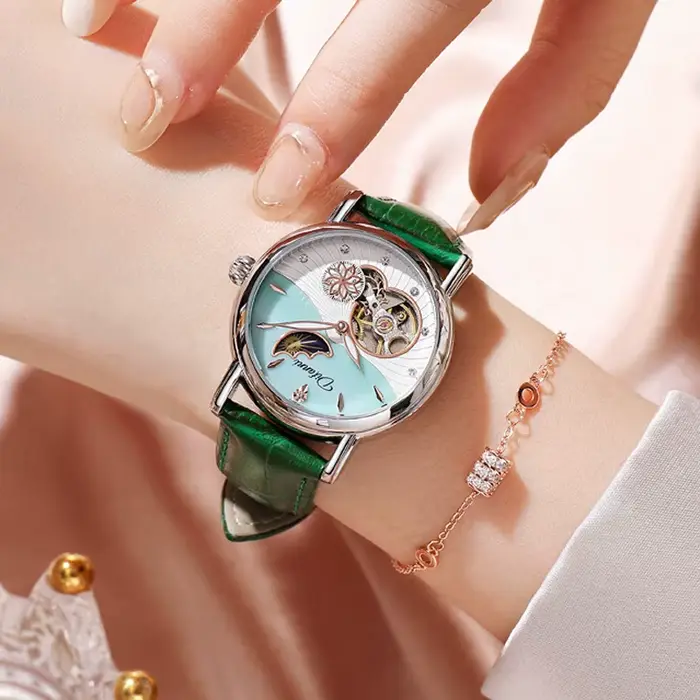 Montre mécanique automatique élégante pour femme avec phase de lune et résistance à l'eau pour occasions spéciales et collection