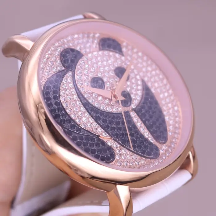 Vente Davena Panda montre pour femme grand strass cristal heure de mode Bracelet en cuir véritable horloge fille anniversaire boîte-cadeau