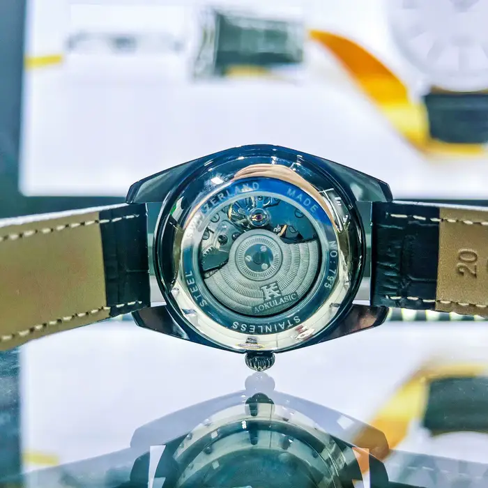 Montres mécaniques AOKULASIC pour hommes élégantes et polyvalentes avec mouvement automatique et résistance à l'eau 3 bars pour différentes occasions sociales et professionnelles