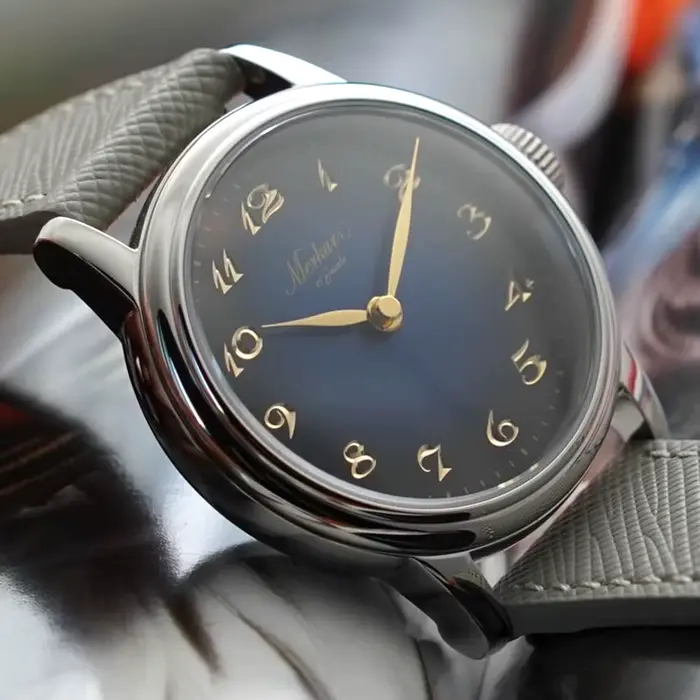 Montre Merkur Intaglio en acier inoxydable avec bracelet en cuir résistant à l'eau pour hommes occasions spéciales vintage style robuste