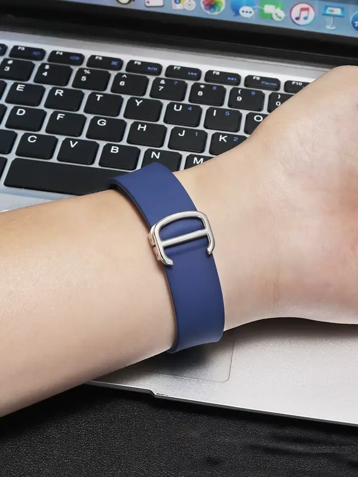 Bracelet en caoutchouc de haute qualité pour montres traditionnelles, avec boucle pliante, résistant à l'eau, hypoallergénique, pour homme et femme, pour différentes occasions sociales et sportives