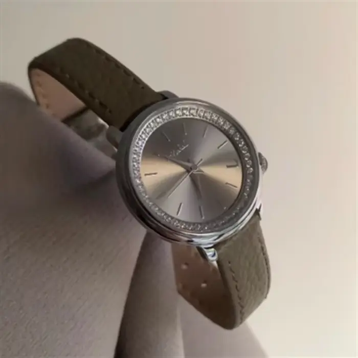Montre-bracelet en cuir pour femmes
