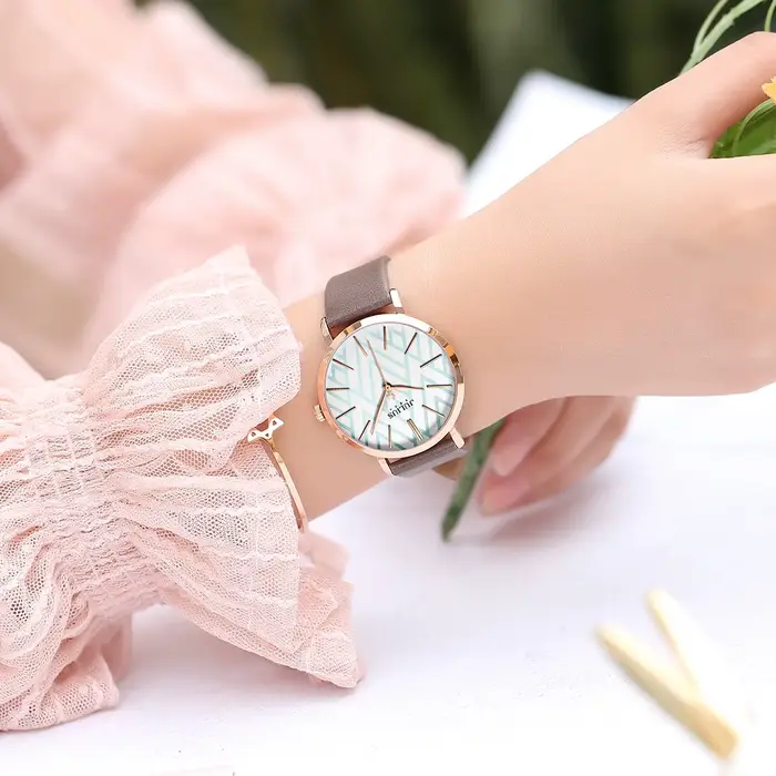 Montre en cuir PU pour femmes