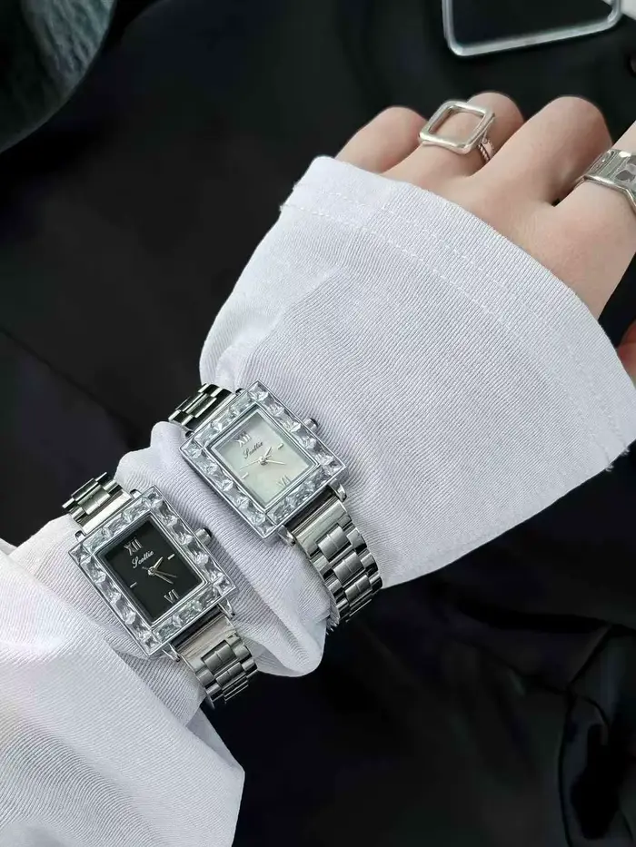 Montre rétro carrée DRNATA en alliage avec bracelet en cuir pour femmes et filles styles mode et décontracté occasions spéciales