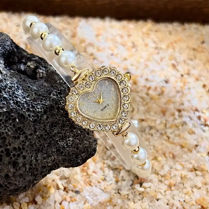 Montre élégante pour femme avec cadran en forme de cœur et bracelet en perles à cordon
