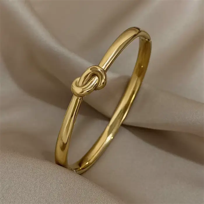 Bracelet en acier inoxydable à motif nœud