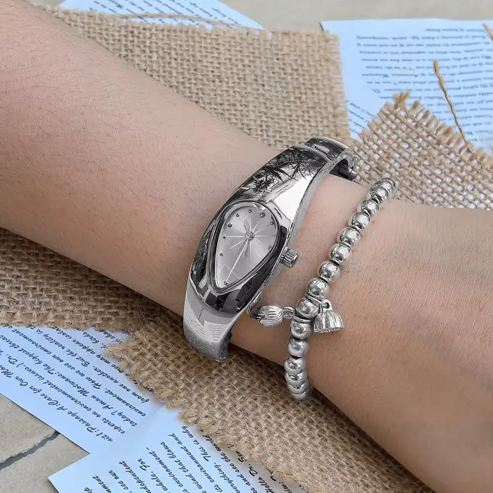 Montre bracelet Y2K style Millenium en forme de goutte d'eau