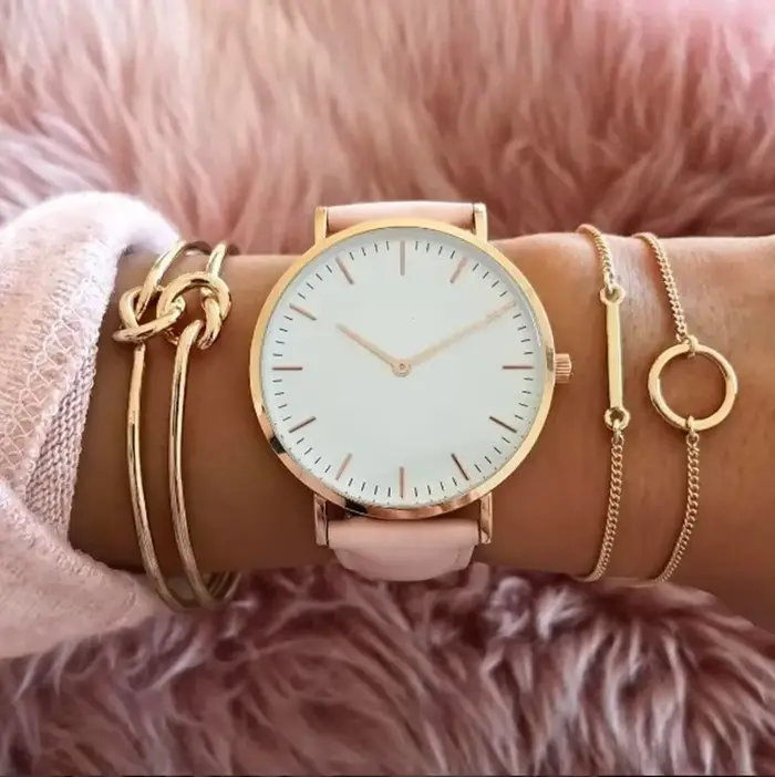 Montre élégante en cuir pour femme rose et blanche simple et décontractée pour occasions spéciales et quotidienne
