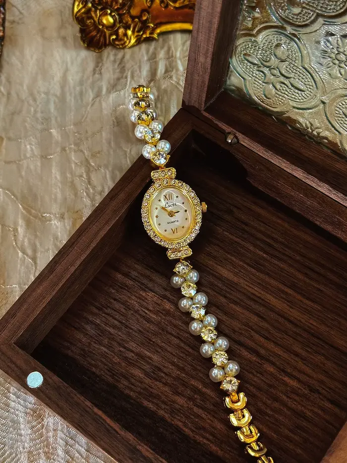 1 Nouvelle montre luxueuse pour femme avec incrustations de perles et de strass