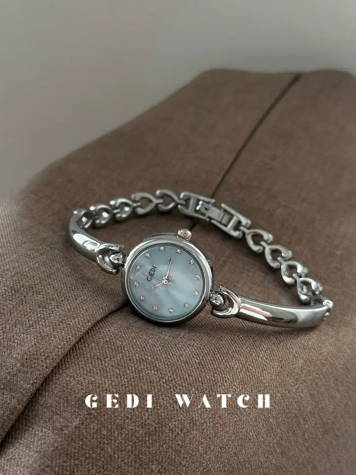 Montre de tempérament romantique pour femmes, nouvelle montre-bracelet de luxe créative pour filles,