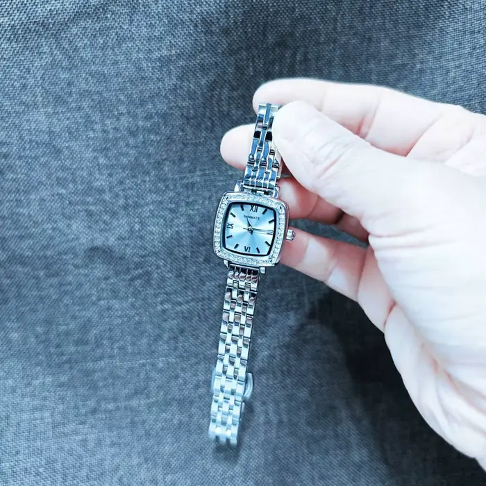 Montre carrée SUNMATE en alliage avec bracelet en acier inoxydable résistante à l'eau pour femmes occasions spéciales haute qualité quartz style fashion casual
