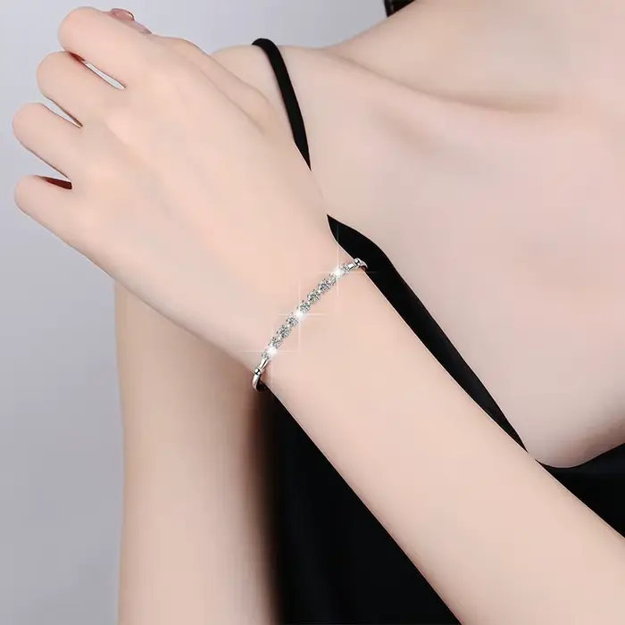 Bracelet plaqué or blanc S925 avec Moissonite couleur D 9*0,1 ct élégant pour femmes occasions spéciales soirée cadeau