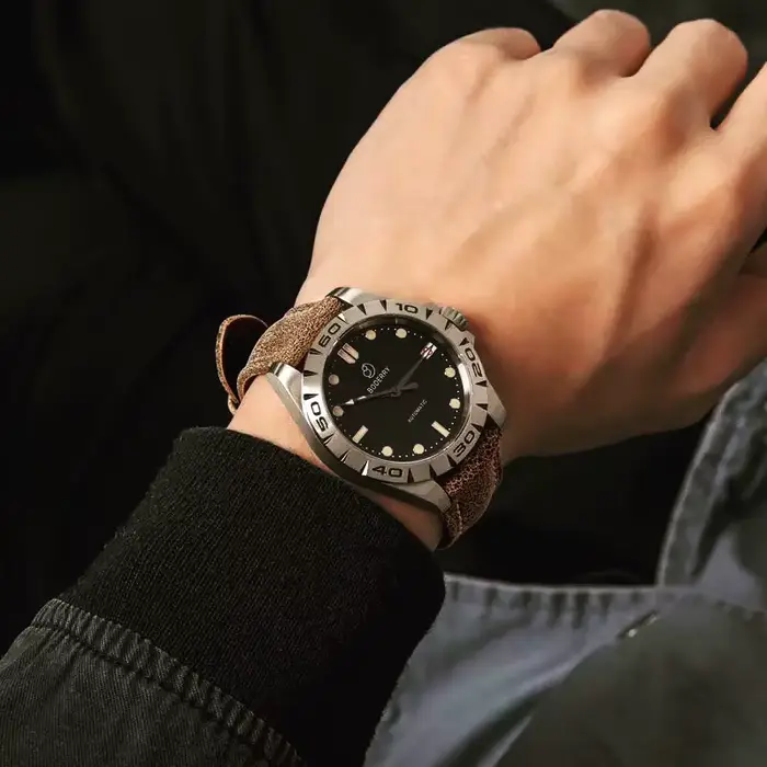 Montre BODERRY en titane avec mouvement automatique pour homme résistante à l'eau et lumineuse pour différentes occasions élégantes et sportives