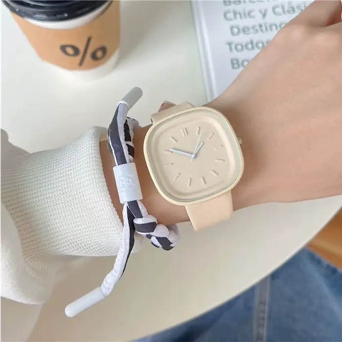 Montre carrée Macaron pour femme