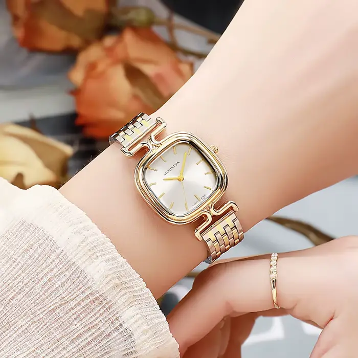 Montre carrée de luxe quartz femme acier inoxydable bracelet or pour occasions spéciales style mode décontracté et sport