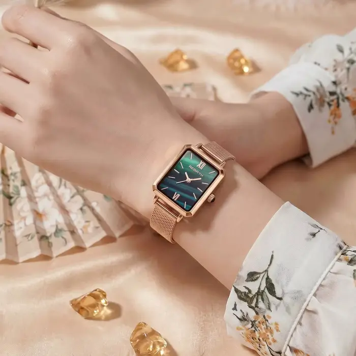 Montre rétro élégante pour femme avec bracelet en acier inoxydable et boîtier en alliage, idéale pour usage quotidien et occasions spéciales
