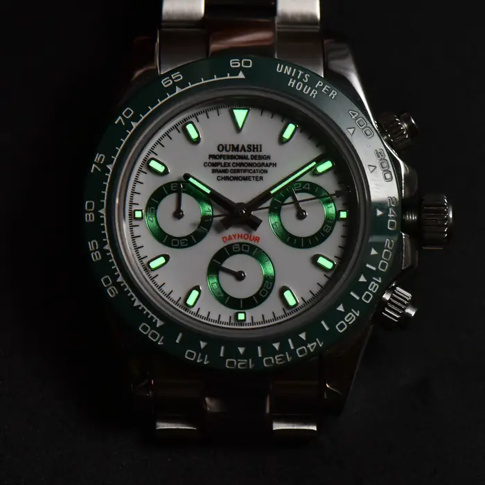 Montre de sport OUMASHI avec cristal saphir et mouvement quartz pour hommes résistante à l'eau pour diverses activités sportives et quotidiennes