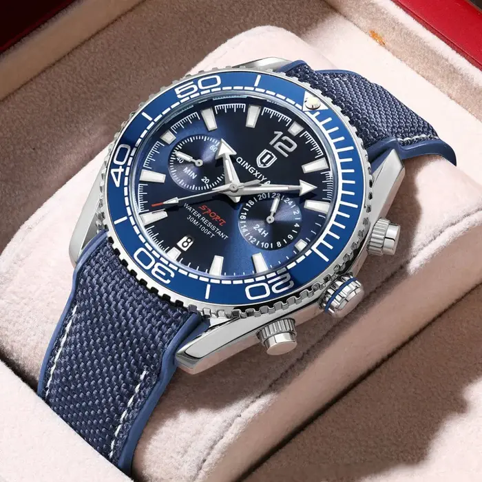Montre en alliage avec bracelet silicone résistante à l'eau pour hommes style casual chronographe quartz occasion sportive
