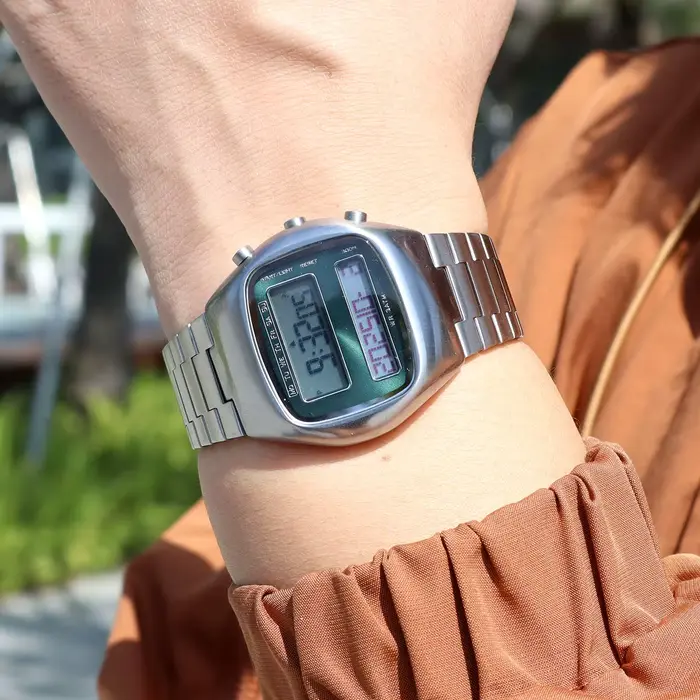 Montre numérique rétro double affichage homme rétroéclairage calendrier complet alarme acier inoxydable unisexe ocassions spéciales