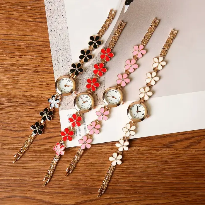 Gracieuse montre à quartz pour femme : design floral noir et rose élégant – Idée cadeau parfaite pour toute occasion