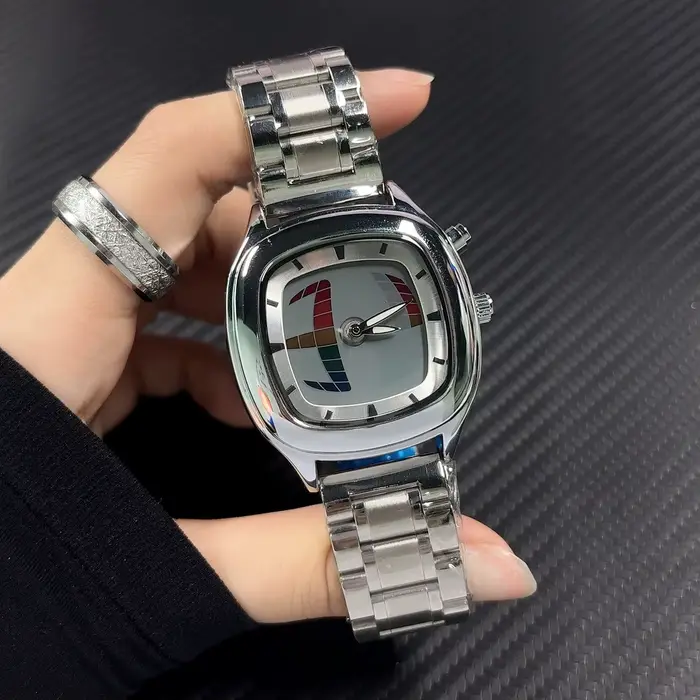 Montre à Quartz rouge couleur carré Y2K pointeur numéro double affichage en acier personnaliser montres chaudes hommes d'affaires conception dynamique Clcok
