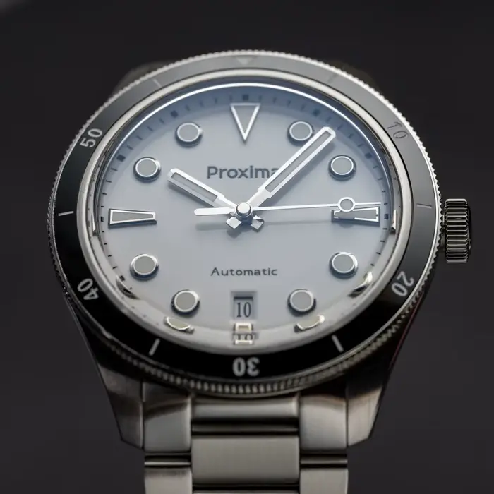 Montre Mécanique Vintage uni-dive PX1697 avec Cadran Blanc Emaillé et Résistance à l'Eau 20 Bars pour Hommes Occasions Spéciales