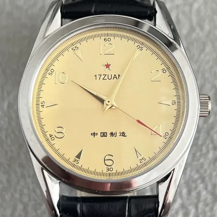 Montre à mouvement Antique des années 1990
