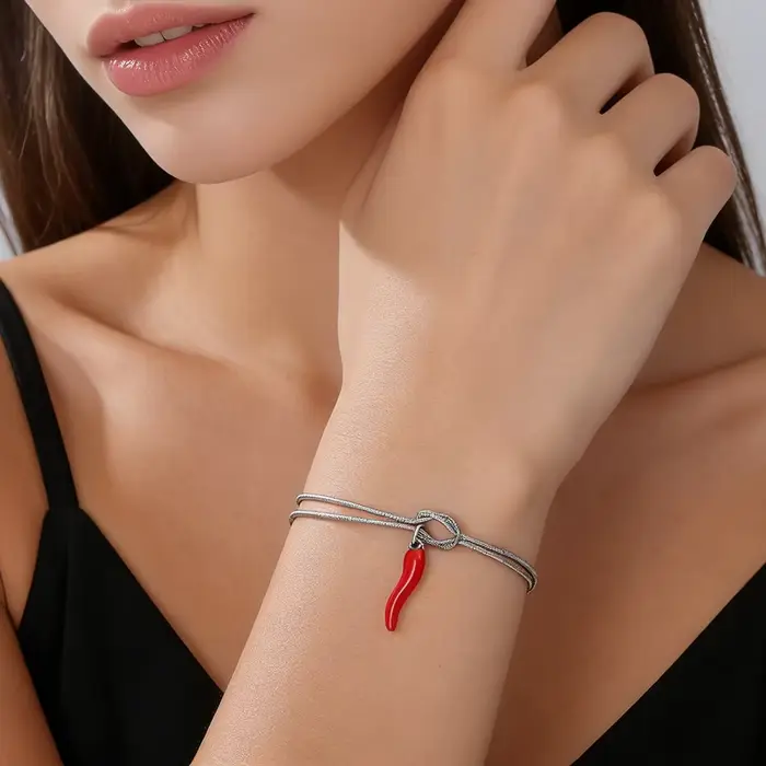 Bracelet en acier inoxydable avec breloque corne italienne émaillée rouge