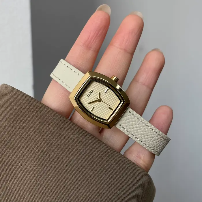 Montre rétro design artistique pour femmes