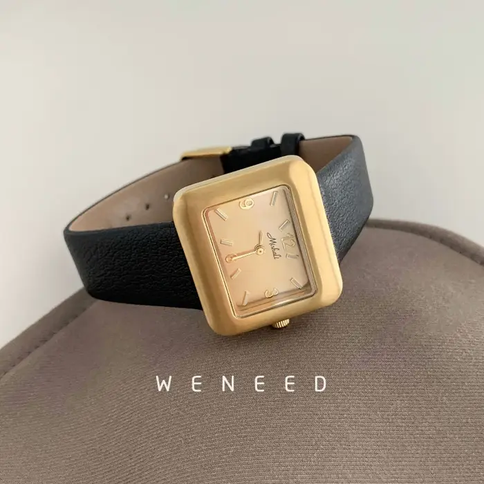 Montre carrée de mode pour femme élégante résistante à l'eau avec bracelet en cuir pour occasions spéciales femmes style casual et chic