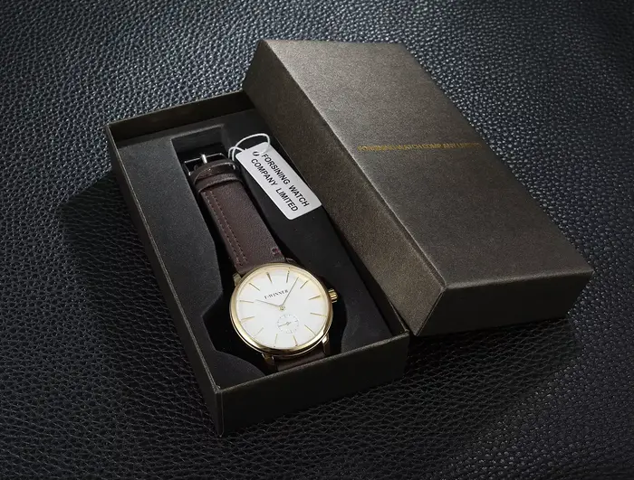 Montre mécanique T-Winner élégante pour homme résistante à l'eau avec ventilation manuelle et design luxueux pour diverses occasions